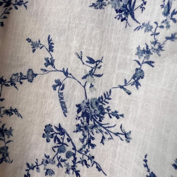 Melrose & Market Blouse Womens Size XS Blue & White Pintuck Floral Sleeveless - Picture 6 of 15